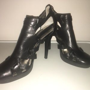 CALVIN KLEIN SAVANNAH CALF BLACK CLOSED TOE STRAPPED HEELED SANDALS LIKE NEW 9.5
